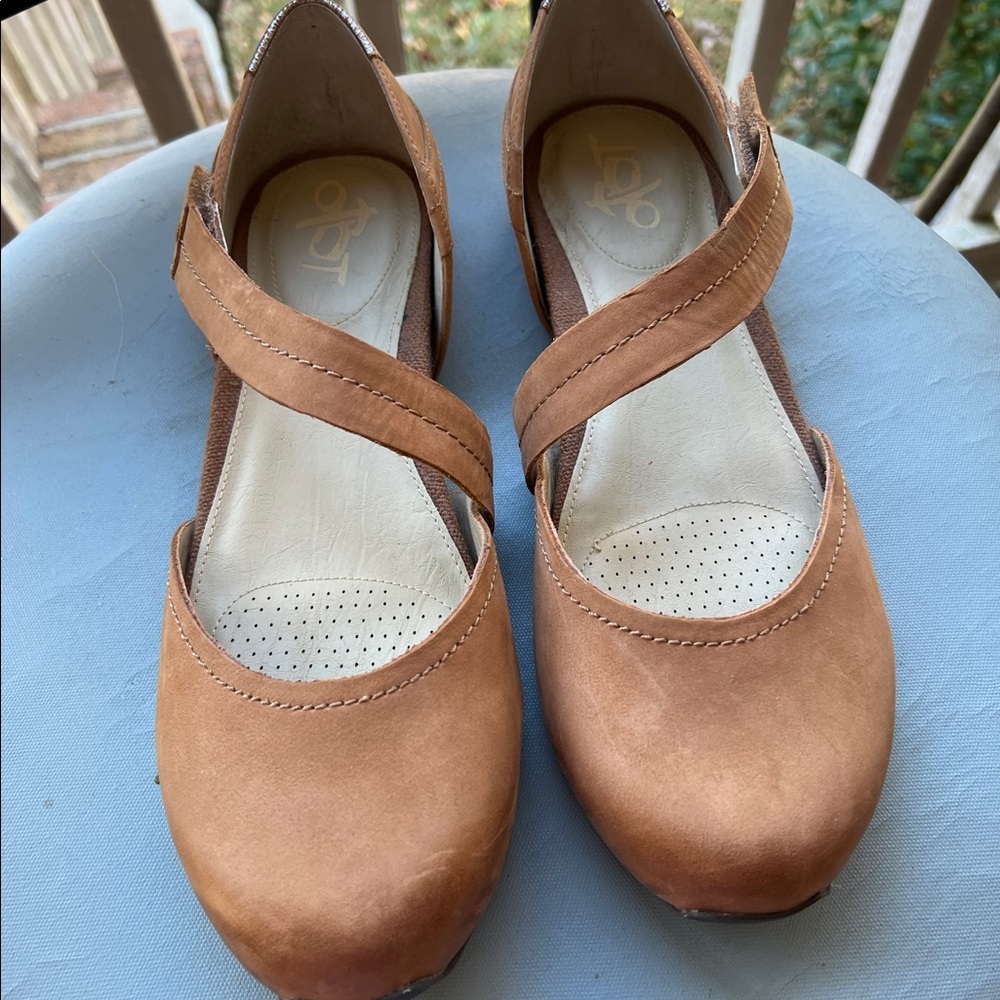 NWOT OTBT shoes, size 10. Never worn.